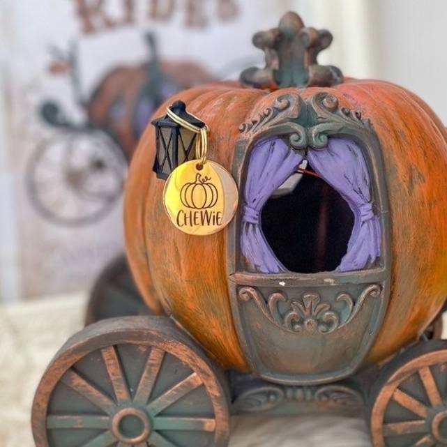 Halloween tags engraved, stainless steel round tag available in rose gold, silver and gold. Spooky