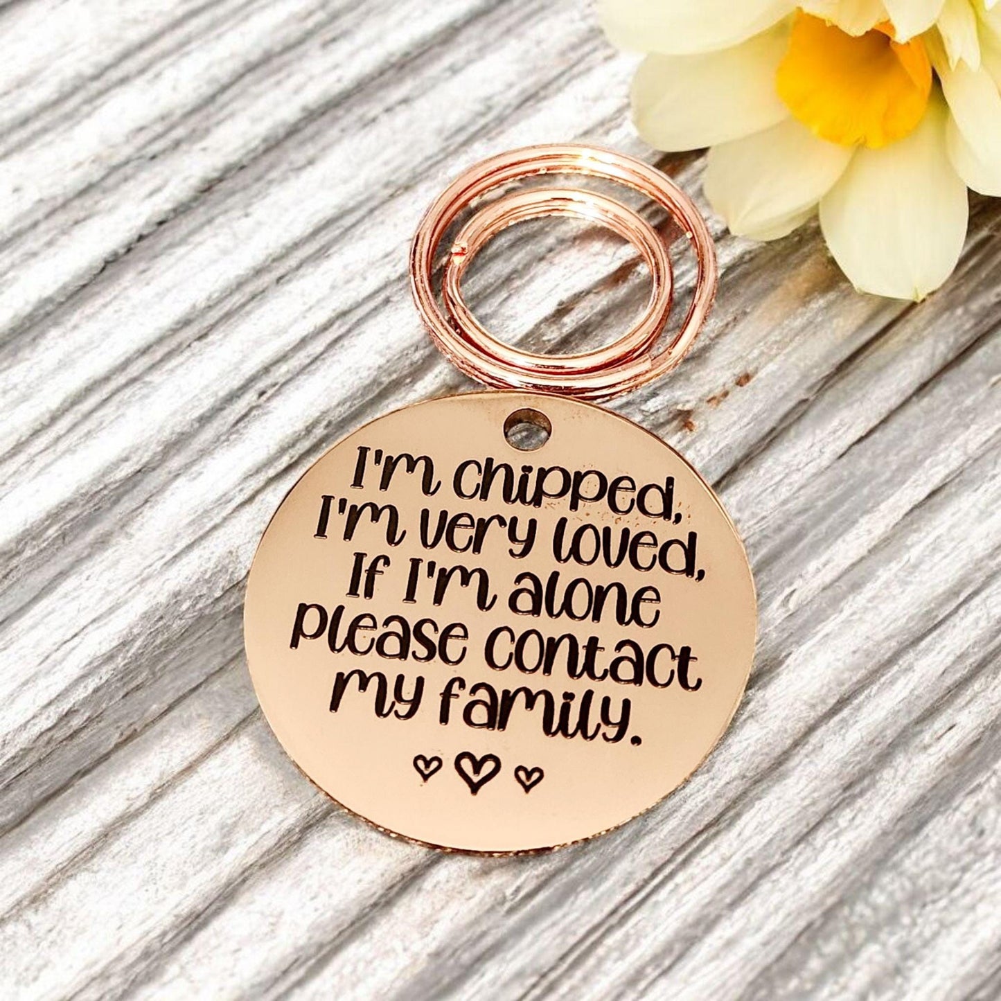 Beautiful stylish pet ID tag, with I'm chipped design. Available in silver, gold, rose gold, rainbow or black with lobster clasp.