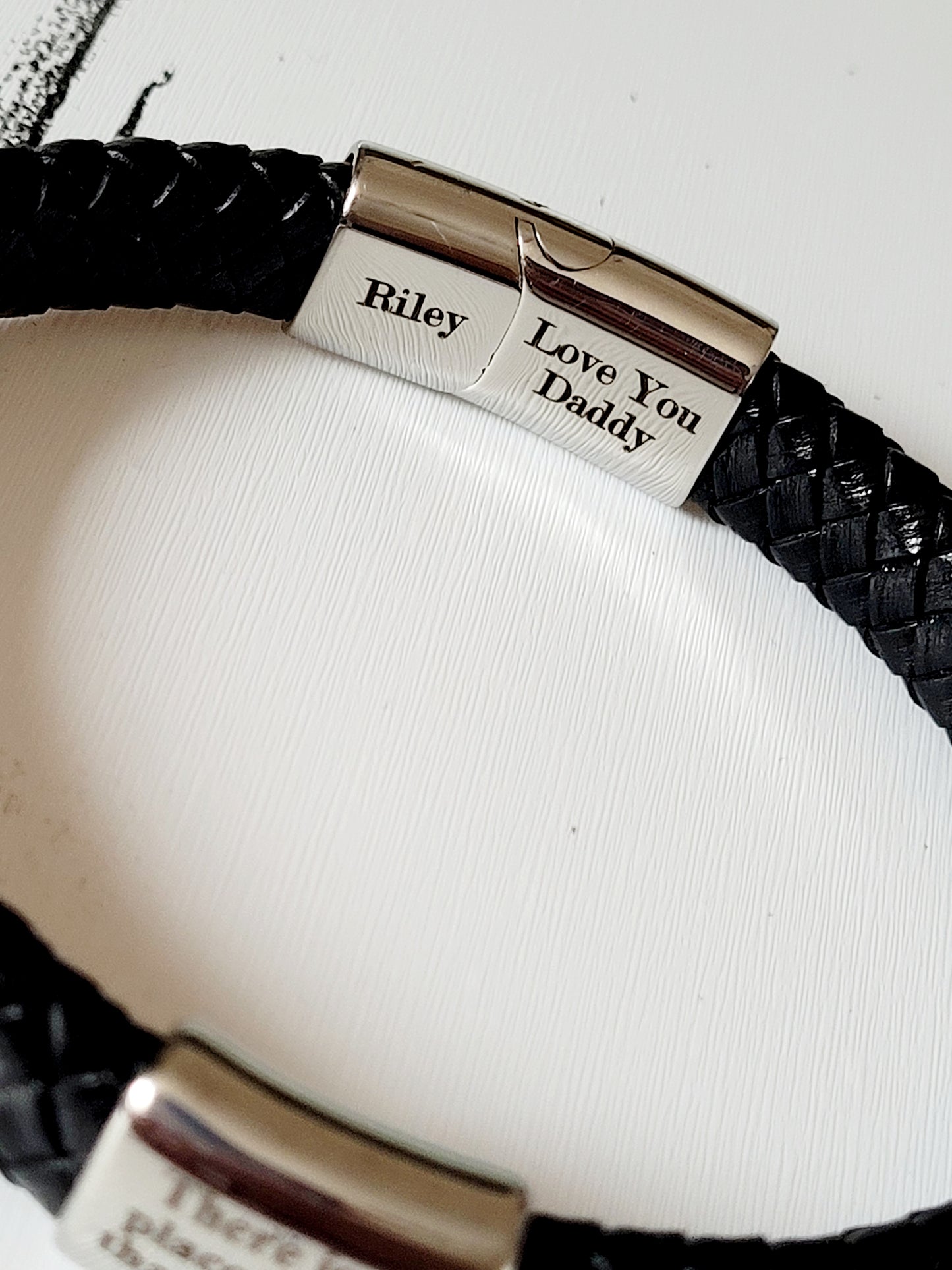 Genuine leather bracelet with bead