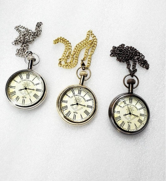 Stylish engraved pocket watch with chain. Silver /Nickel